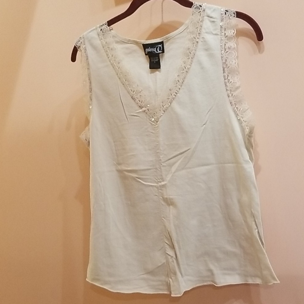 Womans cream tank top, L